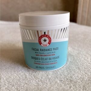 First Aid Beauty Facial Radiance Pads with Glycolic + Lactic Acids 60 Pads